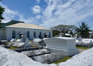 raro-church-and-cemetery